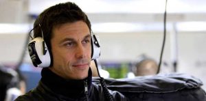 toto-wolff-fone-ouvido