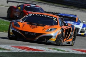 Carlos Kray larga em décimo em Monza com seu McLaren MP4-12C