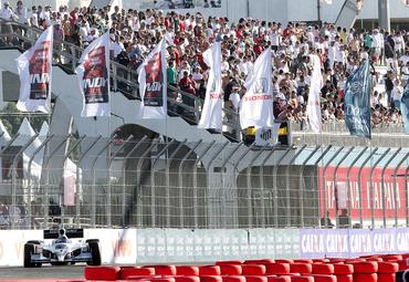 Fórmula E: carro elétrico de corrida de 3ª geração vai a 322 km/h