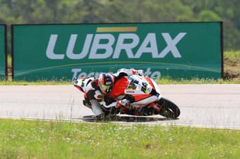 Faustino vence a corrida em Cascavel e consegue assegurar título da  SuperBike