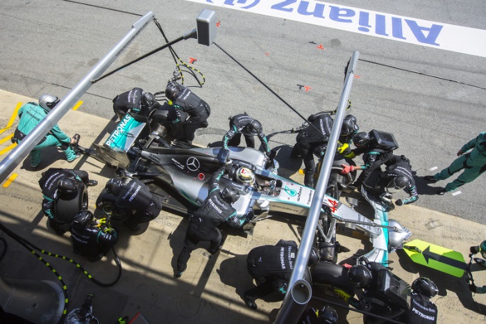 f1-hamilton-mercedes-espanha-pit-700