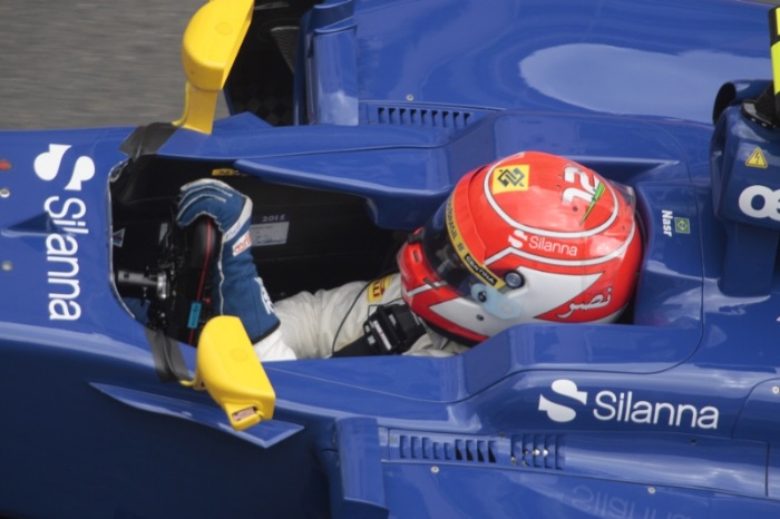 f1-nasr-sauber-cockpit-700