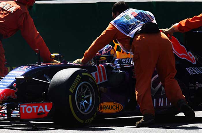 F1-ricciardo-italia-2015-quebra-motor(700)
