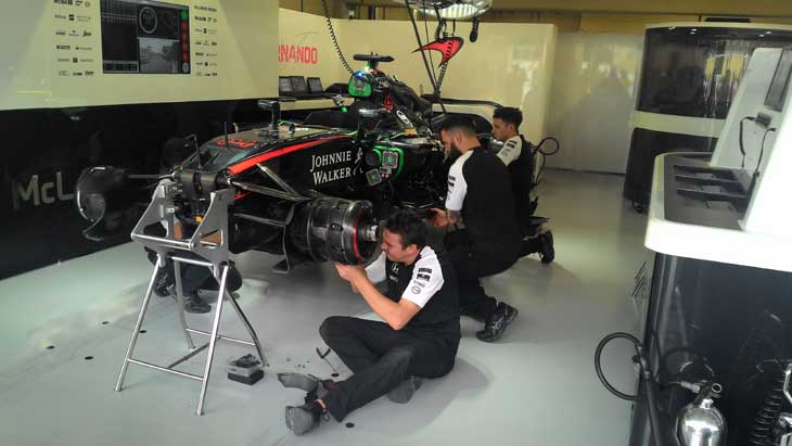 mclaren-box-alonso-bra