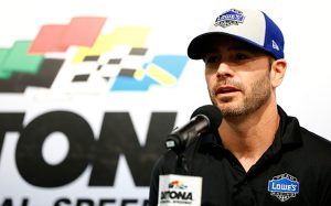 Jimmie Johnson larga no final do grid