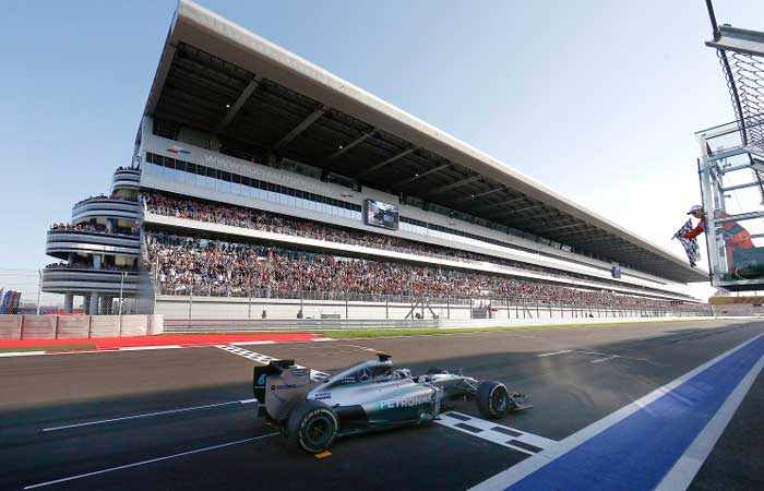 Hamilton venceu as 2 corridas em Sochi