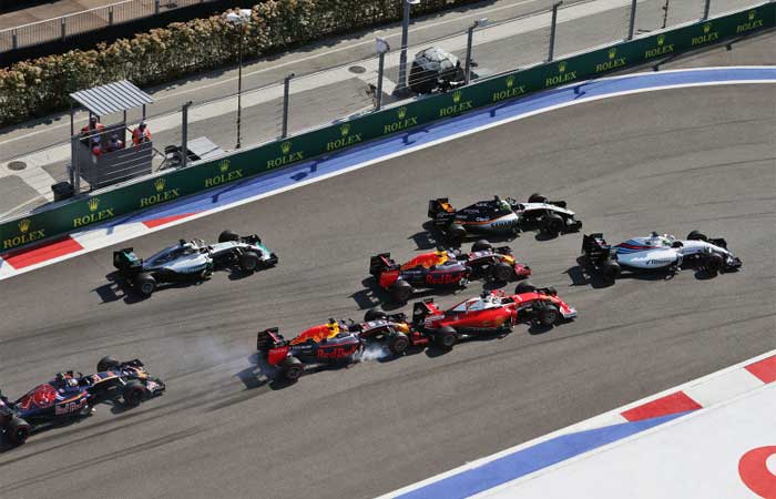 Daniil Kvyat bate em Sebastian Vettel