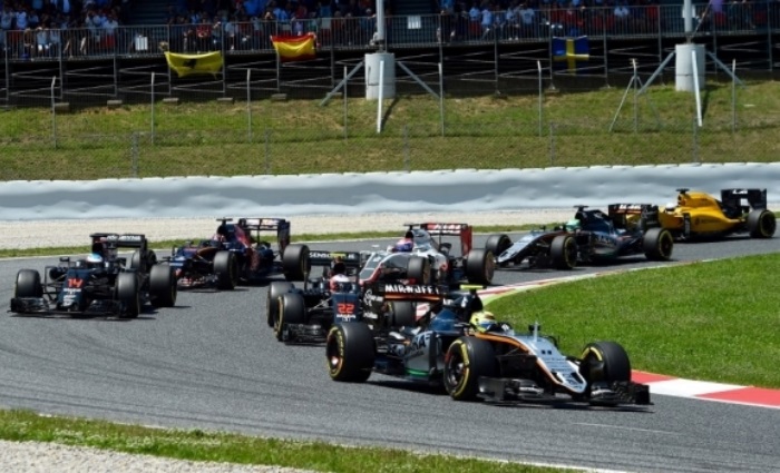 Force India lidera o pelotão