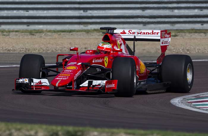 Ferrari testa pneus de 2017