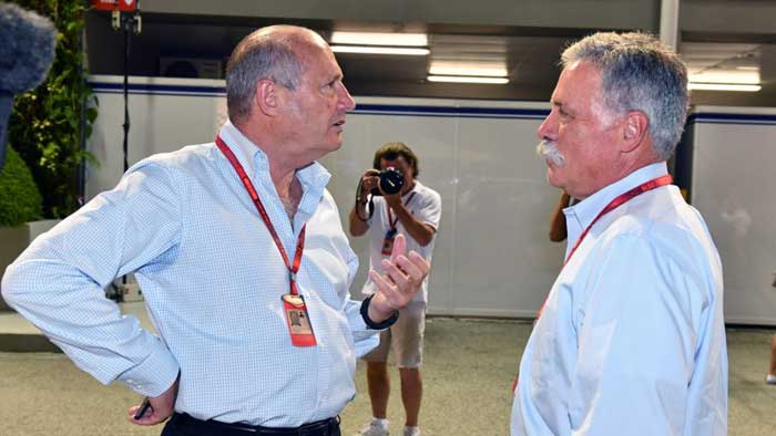 Ron Dennis com Chase Carey em Cingapura