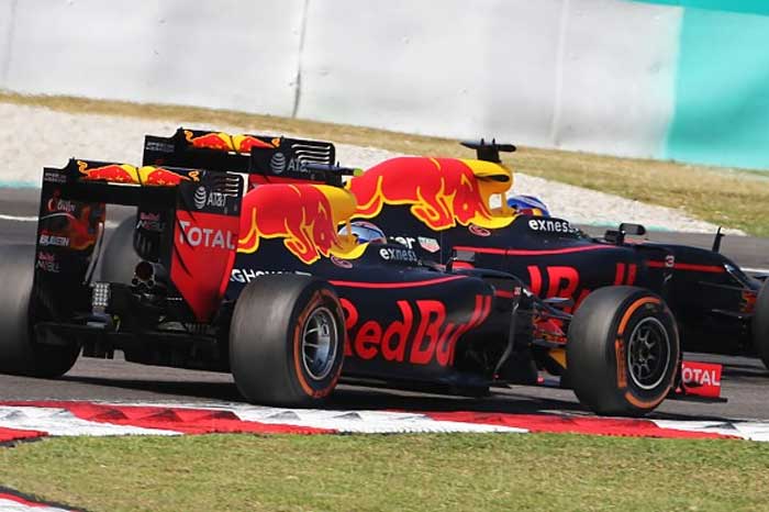 Daniel Ricciardo e Max Verstappen