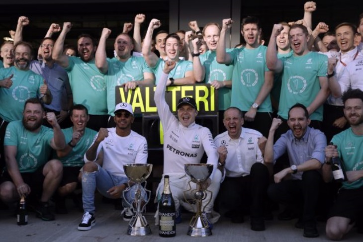 Mercedes comemora vitória de Bottas