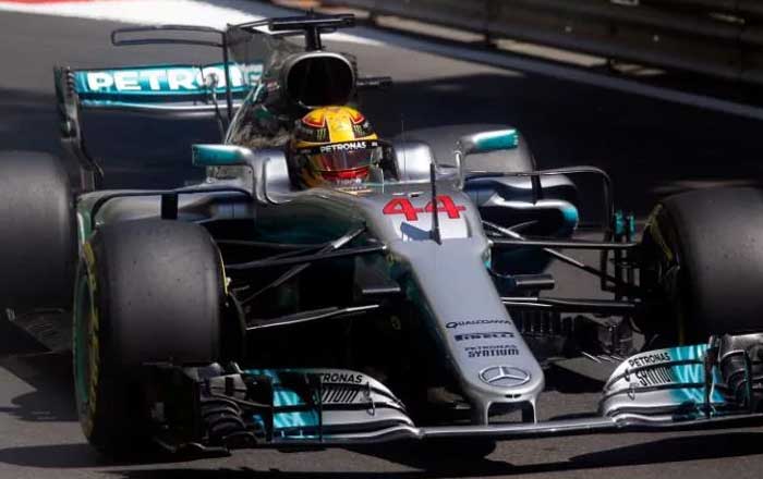 Hamilton marca 66ª pole em Baku