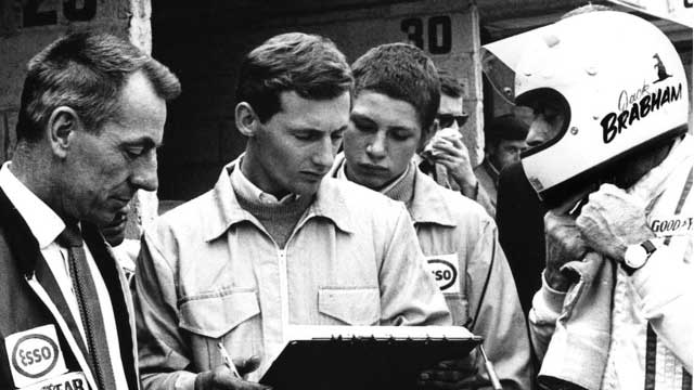 Ron Dennis trabalhando para Jack Brabham