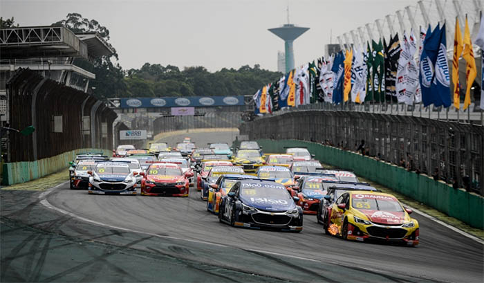 Carros e Corridas Pilotos da Full Time Sports têm desempenhos distintos em  Curitiba - Carros e Corridas