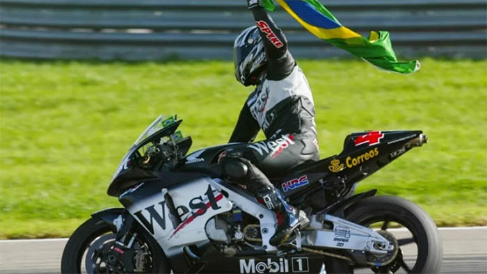 Equipe de moto brasileira faz sucesso na Europa