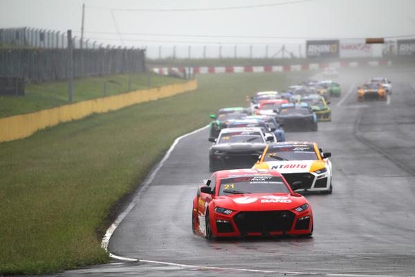 Carros e Corridas GT Sprint Race retorna ao Autódromo Internacional de  Curitiba - Carros e Corridas