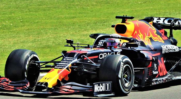 Fórmula 1: Red Bull apresenta carro para 2023 - SIC Notícias