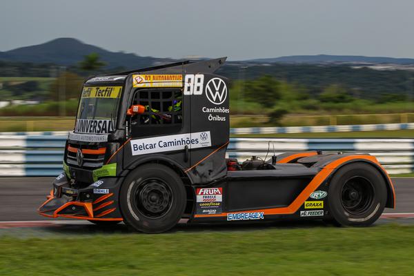 Copa Truck: Beto Monteiro lidera sexta-feira de treinos em