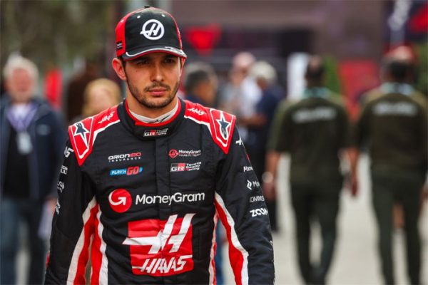 Kevin Mutua Racing Komatsu cobra evolução mútua entre Haas e Ocon