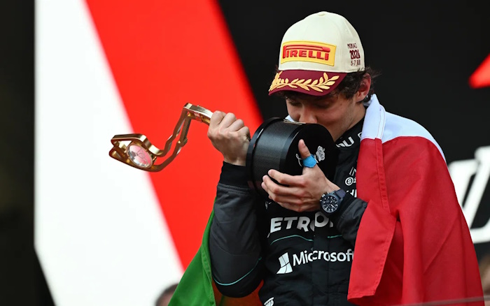 F1-antonelli-monaco-2026-trofeu.jpg